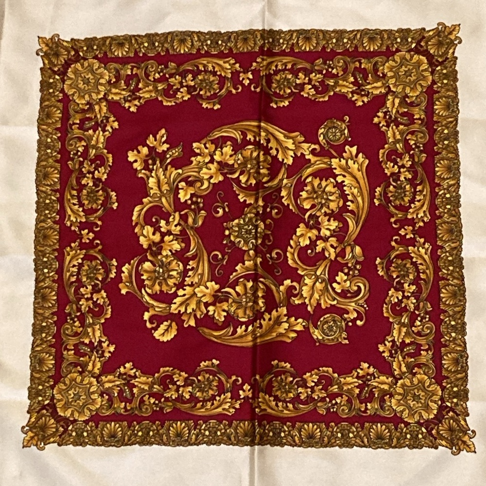 Elegant Red and Gold Baroque Style Scarf - Picture 4 of 15
